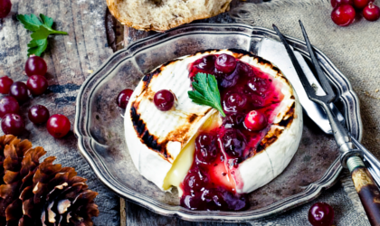 Camembert z sosem z żurawiny